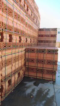 يتوفر لينا بلوك احمر درجه اولى طابوك  احمر استفسار اتصل على الرقم  وات...