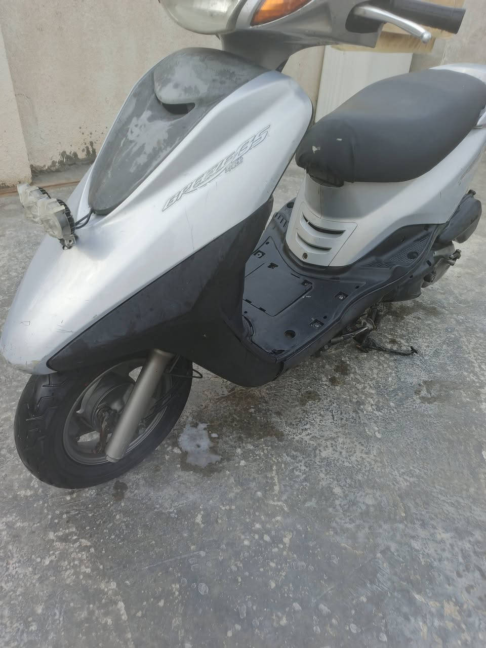 السلام عليكم
بريز لايت عالي حديث رمبه كفاله عامه وين تفحص تروح تفحص
كلشي شغال وكفاله
دراجه بلاديه مكينه كفرات سلف هندر كابريتر كلشي بلادي بيها
كفاله عامه كلشي شغال 
السعر 700 وبيها مجال
عنواني بغداد رقمي متوفر واتساب ***********
