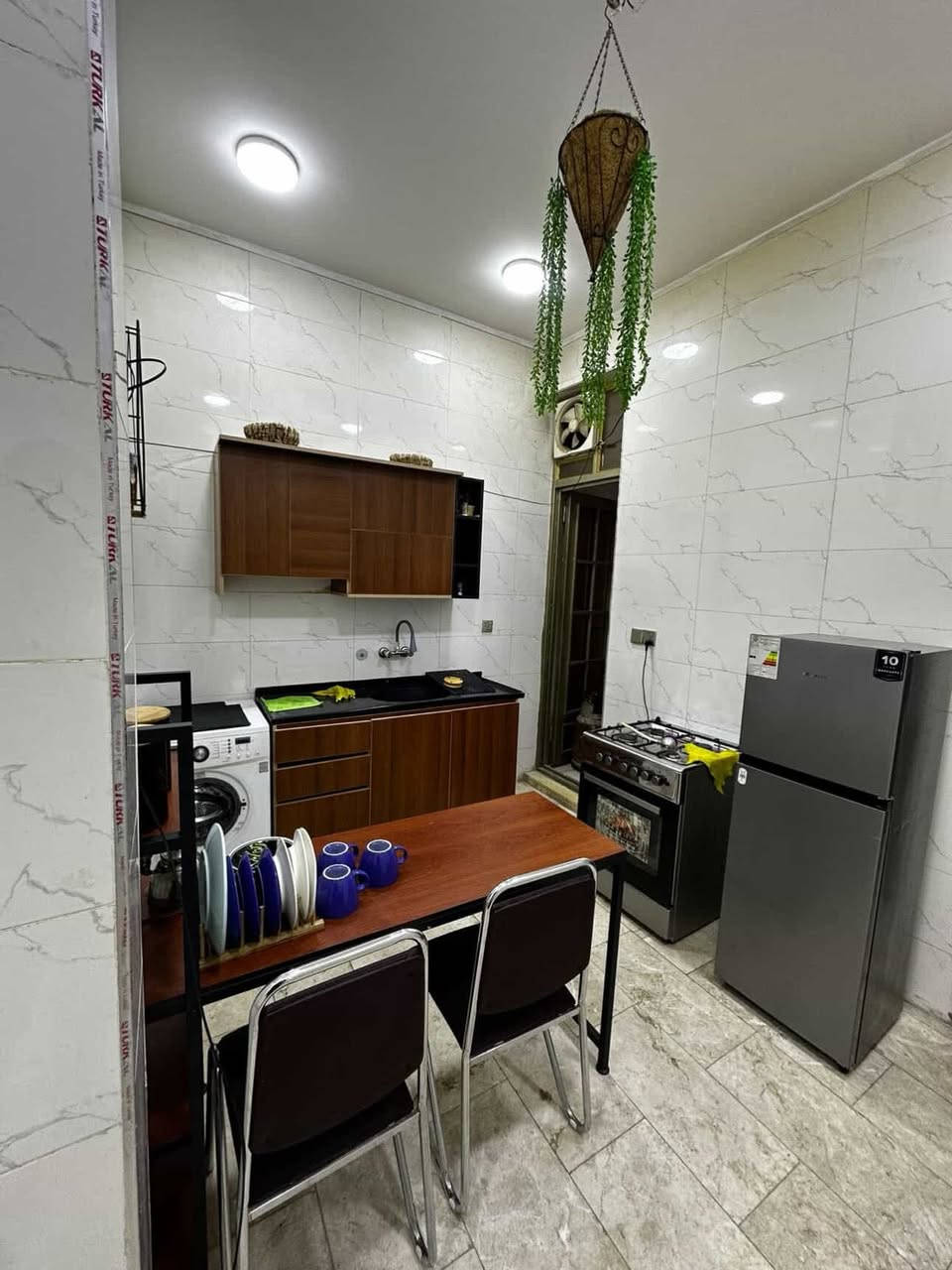 🏠 شقة مؤثثة للإيجار – المنصور الداودي
غرفتين نوم + صالة
طابق أرضي معزول عزل تام
مؤثثة بالكامل وجاهزة للسكن 
🔷 ملاحظة تحتوي ع كراج كامل لركن سياره السعر600 الف
***********
💬 واتساب متوفر
