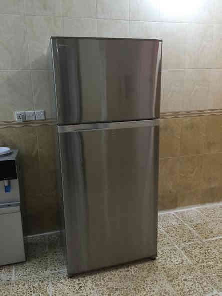 السلام عليكم من رخصت الادمن 
عندي ثلاجة مجمدة حجم الكبير  توشيبا صنع تايلندي 
مستعملة قليل مكاني شهداء البياع 
***********
