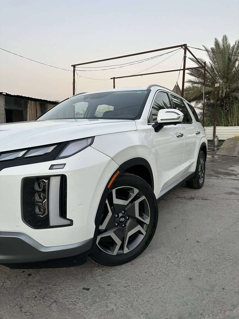 السلام عليكم

للبيع هونداي بالسايد فول مواصفات وارد امريكي ( )

 الفئة : لمتدد موديل2024 ماشية43 الف مايل قابل لزيادة  

الون :ابيض  فوووول1/1 

حادث باب مبدل نفس الوان وجاملغ شبر رش 

مواصفات سيارة 

1-فتحه  

2-كشنات تدفئه تبريد امامي خلفي

 3-كشنات جلد اسود ملكي 

 4- 7 راكب vip منفصل  

5-كشنات خزن كهربائي 

6- نظام صوت متكامل (10) سماعات من Harman Kardon

7-ستيرن تدفئه + هزاز ستيرن 

8-شفتات ستيرن مع تحكمات كاملة 

9-شاشه دجيتال الكتروني 

10كامره امامي  

11-خمسة كامرات 360 درجة

12-كامرة دواره 

13-كامرة بالمري 

14-لايتات زينون 

15-لد خلفي 

16-اشارة بالمري 

17-بصمة 

18-بصمة ابواب 

19-سايد بريك كهربائيّ 

20-صندوق كهربائي ( بصمة ) 

21-نظام المنحدرات  

22-بردات خلفي 

23-محرك 6سلندر 3.8L 

24-تشغيل عن بعد و دخول ذكي 

25-اوتو هولد 

26-توقف ذكي 

27-مثبت سرعة مع مثبت مسارات 

28-تحديد مسارات متكامل مع قيادة ذاتية 

29-رادارات امامي خلفي جانبي 

30-حساسات امامي خلفي جانبي 

31-شحن وايرليس لجميع المقاعد الامامية والخلفية

32-التبريد مركزي 3 قطع 

33-اوتو Stop ✋🏻

34-المرايا الجانبية قلاب عند الرجوع للخلف 

-رقم بابل شهداء 

-وبعد بيها هواي موصفات                                                                                                                                                          مكان سياره بابل حله تفاصيل اكثر 
***********
*********** واتساب
