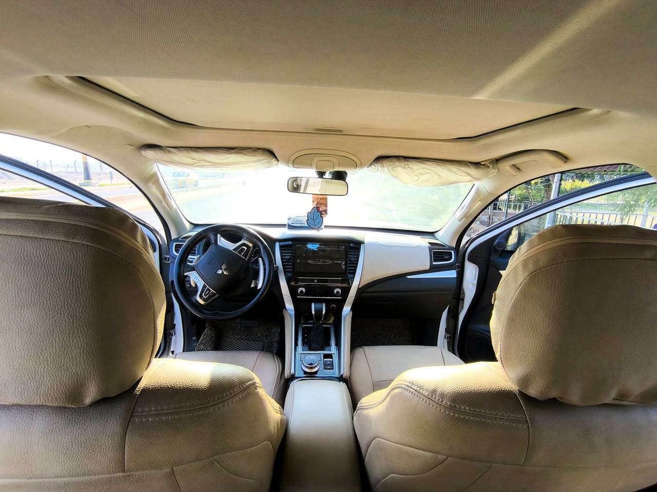 سلام عليكم
باجيرو 2020 فول مواصفات 
ماشيه 39
سياره جديده بمعنه لكلمه برغي ما مفتوح بيه 
سعر255 بيه مجال 
وكاله بسمي 
مكان سياره كربلاء لمقدسه 
***********
