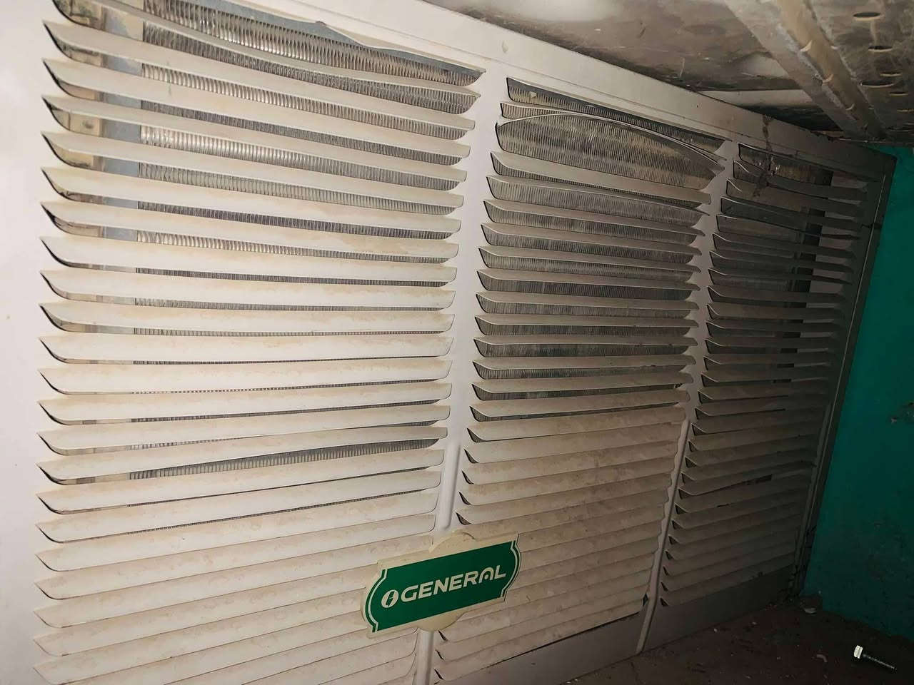 للبيع
مكيفات شغال ٢ طن
***********
