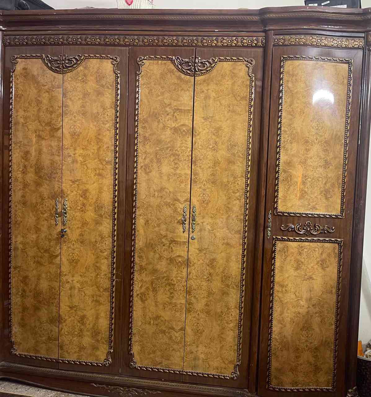 بيع غرفة نوم ضخمة  بسعر 450الف في بغداد للتواصل ***********
