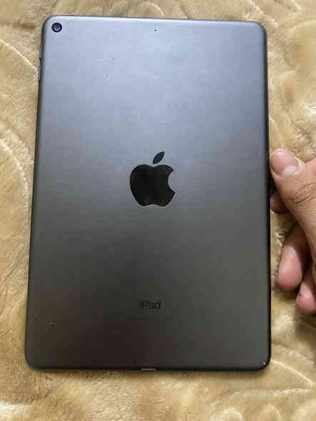 ايباد مني 5 ذاكره 64 للبيع ب 225 مكاني ديوانيه حي العسكري شارع 30 رقمي ***********
