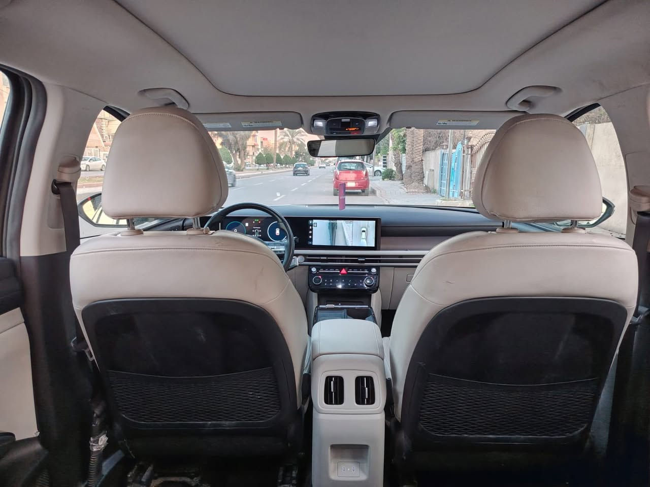 سلام عليكم 
توسان 2025 وارد امريكي 
مكينة 2500 gdi 
حادثهة كما موضح بلصور 
السيارة فول مواصفات 1/1 اعلى فئة 
رقم بغداد 
السعر 215 وبيهة مجال 
***********
