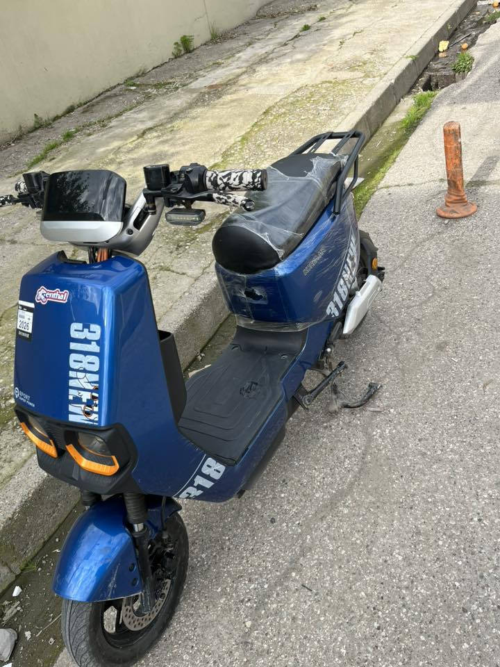 ماطور 318 رياضي
ملف 2000
سرعة 70 حقيقي 
نظام بارك توقف
نظام بك رجوع للخلف
دبل بصمة 
دبل سويج
مدخل usb  لشحن الموبايل
تايات جدد
بريك دسك امامي وخلفي
6 بطاريات
4 نمر
شاحنة اصلية

ملاحظة بطاريات 4 جدد نسبتهم 90‎%‎
و2 نسبتهم 50‎%‎

السعر 350

***********
