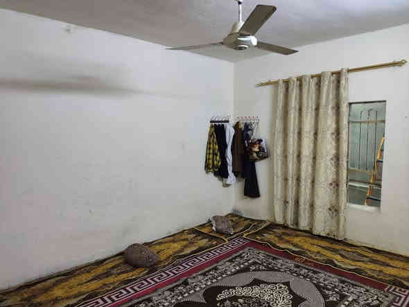 دار طابو صرف للبيع بناء قديم 
المساحه 200 متر واجهه 10 طابق اونص 
يحتوي على ثلاثة قرف نوم واستقبال ومطبخ وهول وصحيات وحديقة وكراج سياره 
موقع حي الأسرى مقابل مسجد مصعب بن عمير 

السعر 120 مع المجال 
للاستفسار الاتصال ***********
او مراجعة مكتب القاسمي للعقارفرع2 عنوان المكتب حي العسكري قرب جامع المعراج
