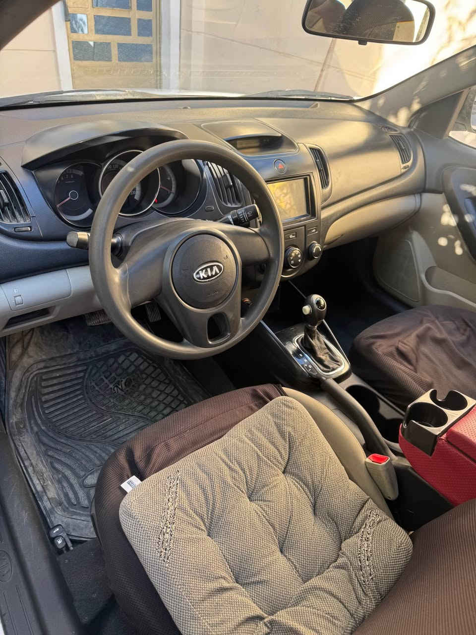السلام عليكم..
كيا سيراتو موديل 2012 خليجي بيها حافه الداير مال الجاملغ الخلفي صبغ وصندوك مبدل بلادي بدون صبغ او تصليح كير ومحرك خير من الله حداديه ‎%‎80 تدفئه وتبريد شغال شاشه وكاميرا دواره هزه ورقم وسنويه قبل شهر حولناها باسمنه يعني كله جديد.. السياره مال بيت وممتعوبه سعرها 110 وبيها مجال مكانها المحموديه *********** واتساب بغداد, العراق

