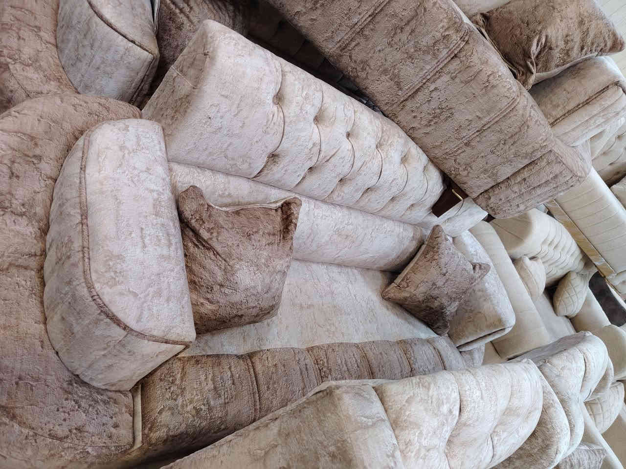 ⚜️👑 مجمع ابو بلاش للاثاث 👑⚜️.
تخم قنفات مودرن تركي 10مقعد تسكام ضمان سنتين 
جميع اللوان متوفر مختلف المديلات والقياسات صار عنده مراوس القديم بالجديد صار عدنه نضام القصد📌 العنوان كربلاء طريق الحر مجاور معمل الثلج  مقابيل الاتحاد الرياضي اي ستفسار الاتصال  يوجد واتساب 👈***********👉👈***********👉
