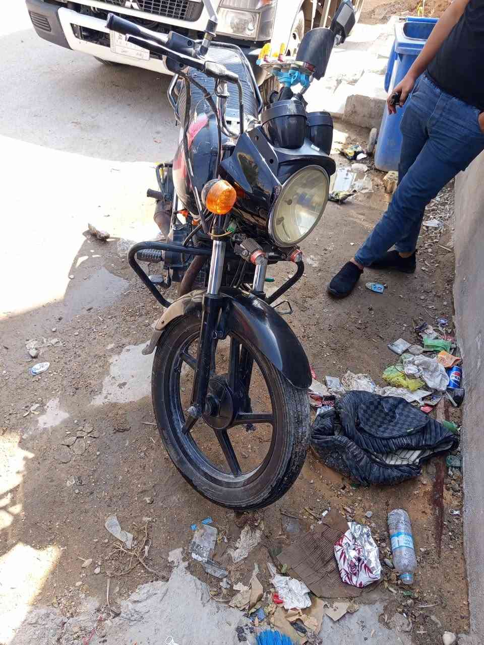 السلام عليكم دراجة بوكسر للبيع 2020 بدون اوراق دراجة نضيفة كير ومكينة كهربائيات تخم تاير جديد فقط الدكمة مال سلف عطلانة رايدهة 600 الف وبهة مجال مكاني بغداد الزعفرانية للستفسار ***********
