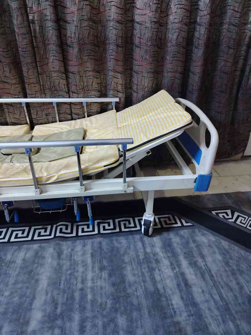 من رخصه صاحب الكروب سرير طبي اخو جديد ماخذيه ب500 زنريده ب300 وياه دوشك ابو الماطور  للتقرحات مكاني الشعب


**إذا كنت صاحب هذا الإعلان وتريد حذفه لأي سبب، رجاءا أرسل رسالة إلى الدعم الفني**