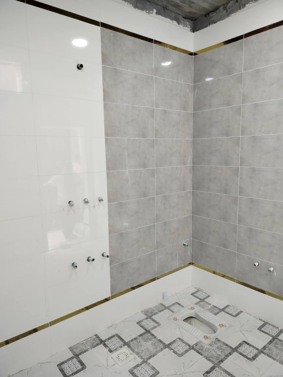 سلام عليكم خلفه سيرميك متفرع شغل درجة اولى يوميه او عل متر ***********وتساب
