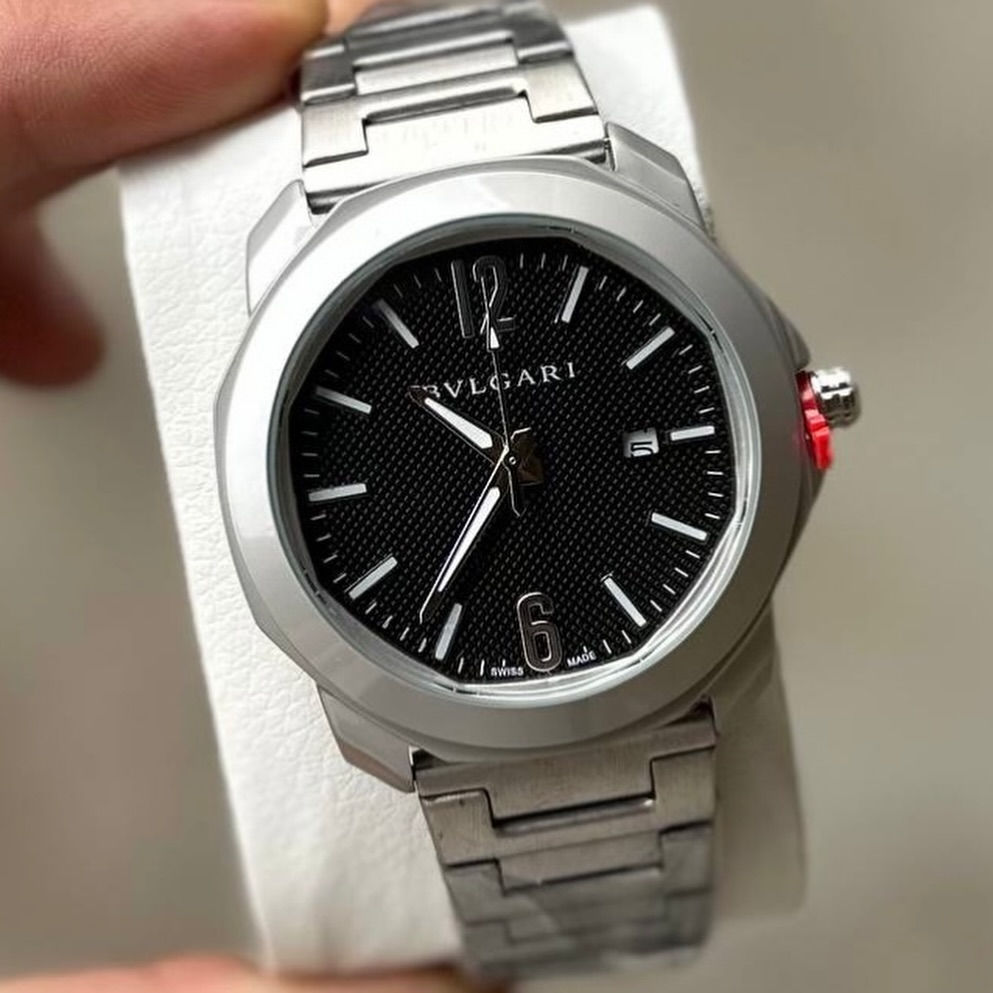 دكّة الساعچـي⌚️
.
روما لم تُبنَ في يوم واحد — لكنها تُرتدى في ثانية🔥
.
Bvlgari Octo Roma، التحفة الإيطالية التي أعادت تعريف مفهوم الأناقة الرجالية. هندسة ثمانية الأضلاع مستوحاة من معمار روما الكلاسيكي، بحركة صناعية داخلية Swiss Made، في حزام إستانلس ستيل يمزج بين البريق والقوة.✨
.
الآن متاحة بـ٥ ألوان حصرية:
◾️ رمادي الكلاسيكي — لمن يتكلم بالصمت
🖤 أسود — لمن يصنع الأثر
🩵 سماوي — للجريء غير المتوقع
🤍 أبيض — نقاء بلا مساومة
💙 كحلي — الثقة في أبهى صورها
.
‏⌚️ Octo Roma Automatic
◽️ قطر ٤١ مم | Steel Case
‏◽️ Clous de Paris Dial Texture
◽️ حركة BVL 191 أوتوماتيك
◽️ مقاومة للماء ١٠٠م
أيٌّ منها يختارها صاحب الذوق الرفيع؟ اكتب لنا في الكومنت 👇
.
للحجز والاستفسار دايركت او على الواتساب 📲
يتوفر توصيل لجميع المحافظات 🚚
#العراق #viral #trending #reels #luxuryدكّة الساعچي


**إذا كنت صاحب هذا الإعلان وتريد حذفه لأي سبب، رجاءا أرسل رسالة إلى الدعم الفني**