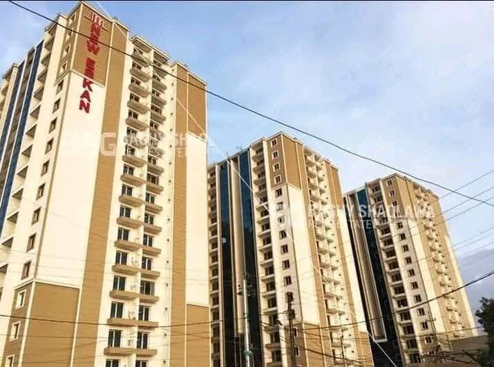 *تفاصيل الشقق*
شقق للبيع و اللأيجار مجمع اسكان تاور و نيو اسكان 
- الموقع: مجمع نيو اسكان واسكان تاور
- التوزيع:
    - غرفة + صالة
    - غرفتين + صالة
    - 3 غرف + صالة
- الوضع: مؤثث وفارغ متوفر
- للبيع والإيجار

*معلومات التواصل*
- رقم الهاتف: ***********
- طريقة التواصل: آسيا - واتساب
