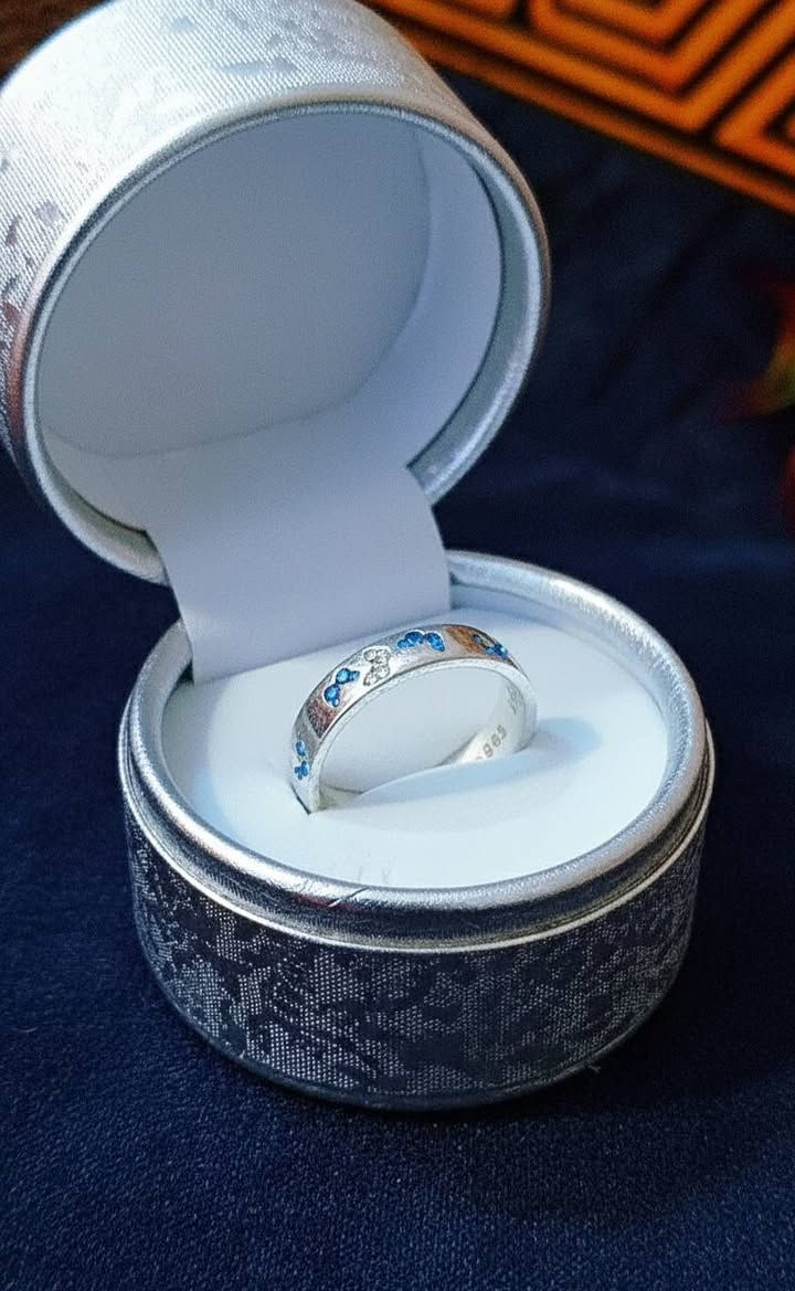 فضه مختوم قيم وبالعافيه تواصل واتساب ***********
