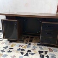 ميز مكتب • للبيع