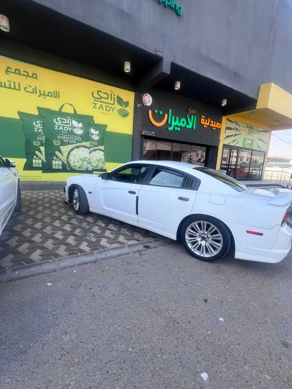 السلام عليكم جارجر rt5700 فول مواصفات
كشنات تدفئة تبريد 
فتحة 
كلاصات بارد حار 
رادارات 
حساسات 
كشنات جلد احمر 
تحكم ستيرن 
مبرمجة رياضي 
بيهة ملاحضات بسيطة 
سبب البيع طالب جامعة و اريد اسدد القسط 
السعر ١٤٠ وبيهة مجال بسيط جدا 
للتواصل ***********
