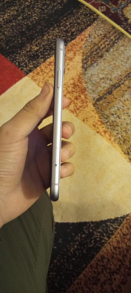 ‏أيفون 11عادي  الذاكرة 128 والبطارية 100 مستبد له بطارية.  سعر 180
عنواني : كربلاء حي الحر 
‏الرقم ***********￼‏
