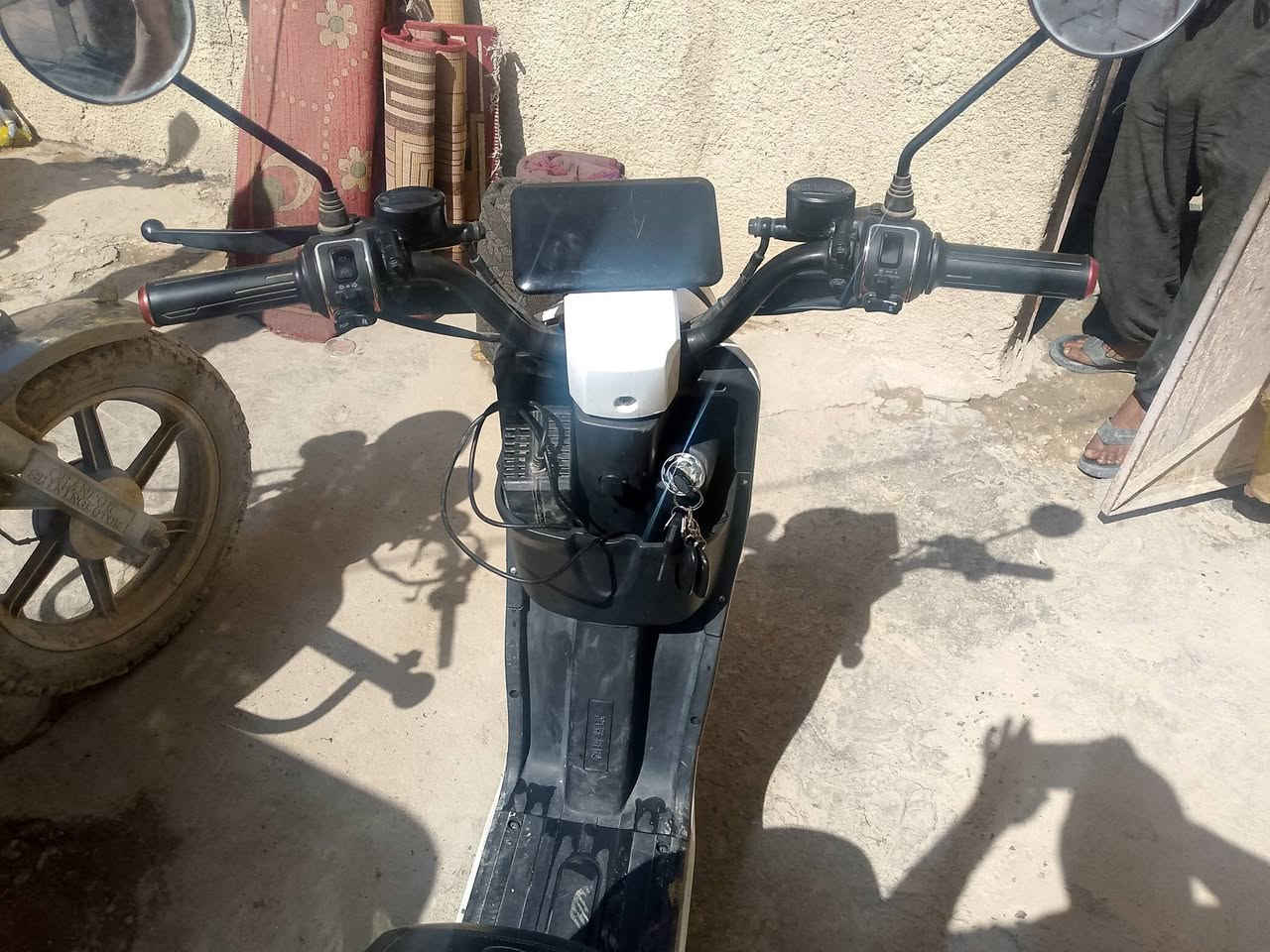 سلام عليكم دراجه شحن نوع R9للبيع مبدله بطرايت جدد سعره 450وبيه مجال شيء قليل مكان بغداد الحبيبيه خلف سيطره وليد ابو لكص رقم الهاتف ***********
