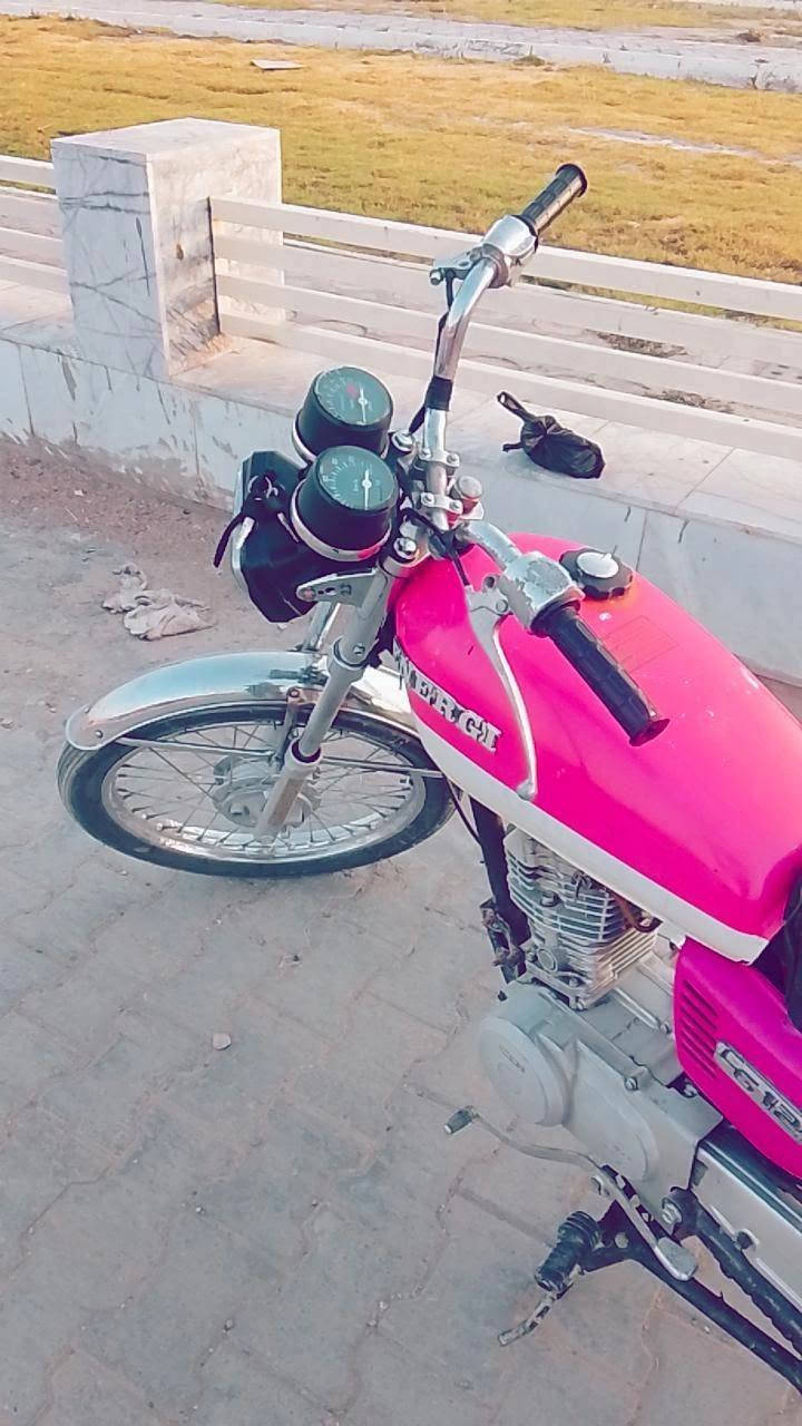 سلام عليكم  دراجه نامه موديل قديم  شاصي14معمره 23 مكينه شلامجه اصلي   اوراق خمسه اصولي   شلعه ومعدل خير من الله   كهربائيات كله شغاله   عوزه  بس اشاير خلفي وأمامي  فقط هاذه نقصه   دراجه  كفاله عامه  سعره  مناسب  مكاني كوت حي الحكيم ***********  واساب مفتوح
