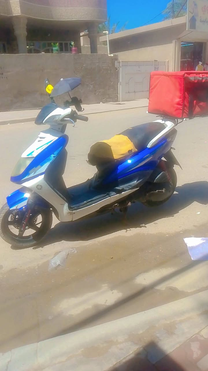 سلام عليكم دراجه سكنس نثيه كابرتر ما بيه اي نقص ضابطه عله ايدي ومداريه دراجه لبيع سعر 400 وبيه مجال 
هاتف ***********
