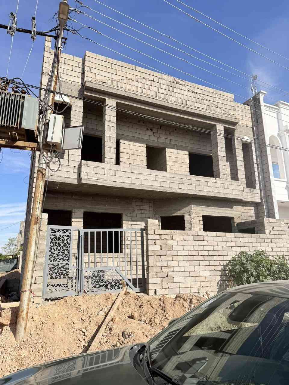 المساحة 100 مربع ركن واجهة 10 نزال 10

يتكون من ثلاث غرف نوم 🛌 

واستقبال ومطبخ 

للاستفسار الاتصال 

***********
