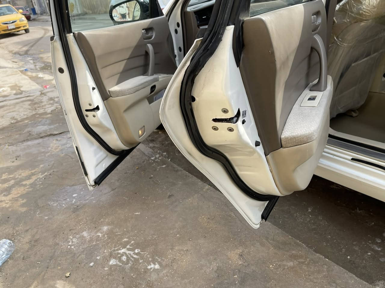 رينو سافران 2010/
4سلندر كير مكينه مكفول تبريد حداديه
غرف نظافه موضح بل صور 
باب مبدل جاملغ خلفي الايسر تصليح الايمن باب ترويج خفيف 
سياره جاهزه ايشي ماتصرف عليه سياره باسمي رقم بغداد 
سعر 85 بيه مجال مكان بغداد ***********
بل جامالغ مام بيه طخه تكحيل موضح بل صوره 
سياره مال جناي الباقي كله وضع الشركه بلاد
