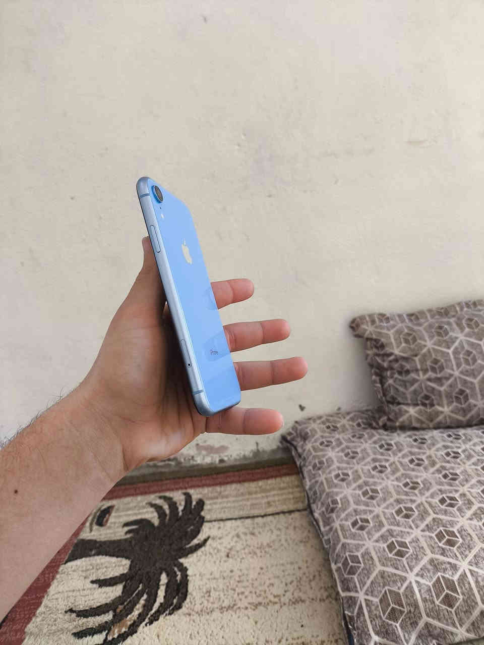 🔥 ايفون XR للبيع 🔥

📦 الذاكرة: 64 جيجا
🔋 البطارية: 100% (مستبدلة أصلي)
📱 الحالة: الجهاز شغال بالكامل وما بي أي خلل

✅ كلشي شغال طبيعي:

📶 سيم كرت

😊 فيس آيدي

🖥️ شاشة أصلية (ثلث خيارات)

🔊 سماعات

📸 كاميرات فول

📳 هزازات

📝 ملاحظة:

أكو ضربة خفيفة بالـ Glass موضّحة بالتصوير

سواد بسيط بمكان الضربة، ما مأثر عالاستخدام ولا مبين

💰 السعر: 110 ألف فقط 💸
📍 الموقع: موصل – الأيسر
📞 الاتصال أو خاص: ***********
