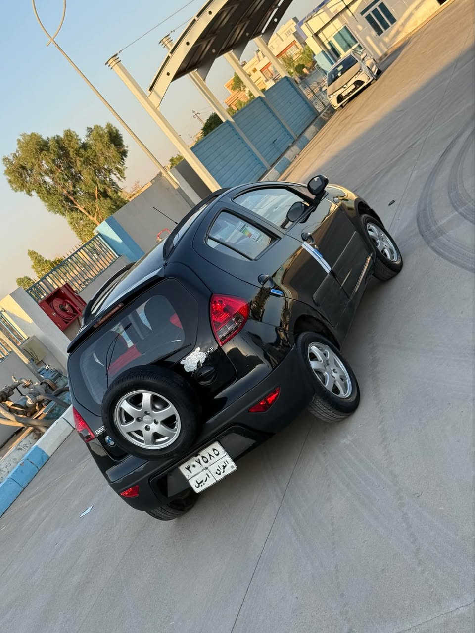 واتس ئاپی لەسەرە (***********)
 
GEELY PANDA 🐼 2013
حجم گەورە 

(گێڕ تۆماتیک )

نرخی 46 وەرەقە
 4 وەرەقە غرامەی لەسەرە دەیگەڕێنمەوە 

تەبریت و مەکینە و گێڕی بە شەرتە 

سەیارەکە سێ پارچەی  سبوخە 
دەعمی قورسی نیە 

چوار تایەی تازەی لەسەرە 

سەیارەکە زۆر جوانە و یەک دینار مەسروفی تێدا نیە هەموو گیانی بە شەرت فەحس 

سعری ٤٦ وەرەقە 

سەیارەکە لە هەولێرە
*********** Singapore
