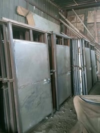 عندي بيبان عدد 200 مترين متر 07722559852