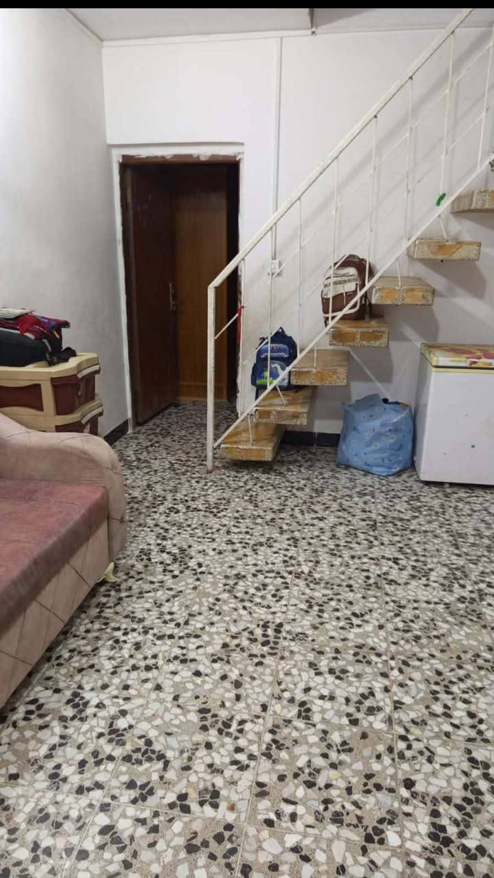 دار للبيع
المساحة ١٠٠م 
الموقع//حي الشهداء الثانية خلف مكتب المدار للعقار
الطابق الأرضي يحتوي على غرفة،كليدور،صحيات داخلية وخارجية،مطبخ،كراج
الطابق الثاني يحتوي على غرفة،كليدور

السعر:١٢٠
للاستفسار:***********
***********

مكتب الزركاني للعقار
شارع ٨٠ قرب القبة الذهبية 
بيع_شراء_تعقيب
