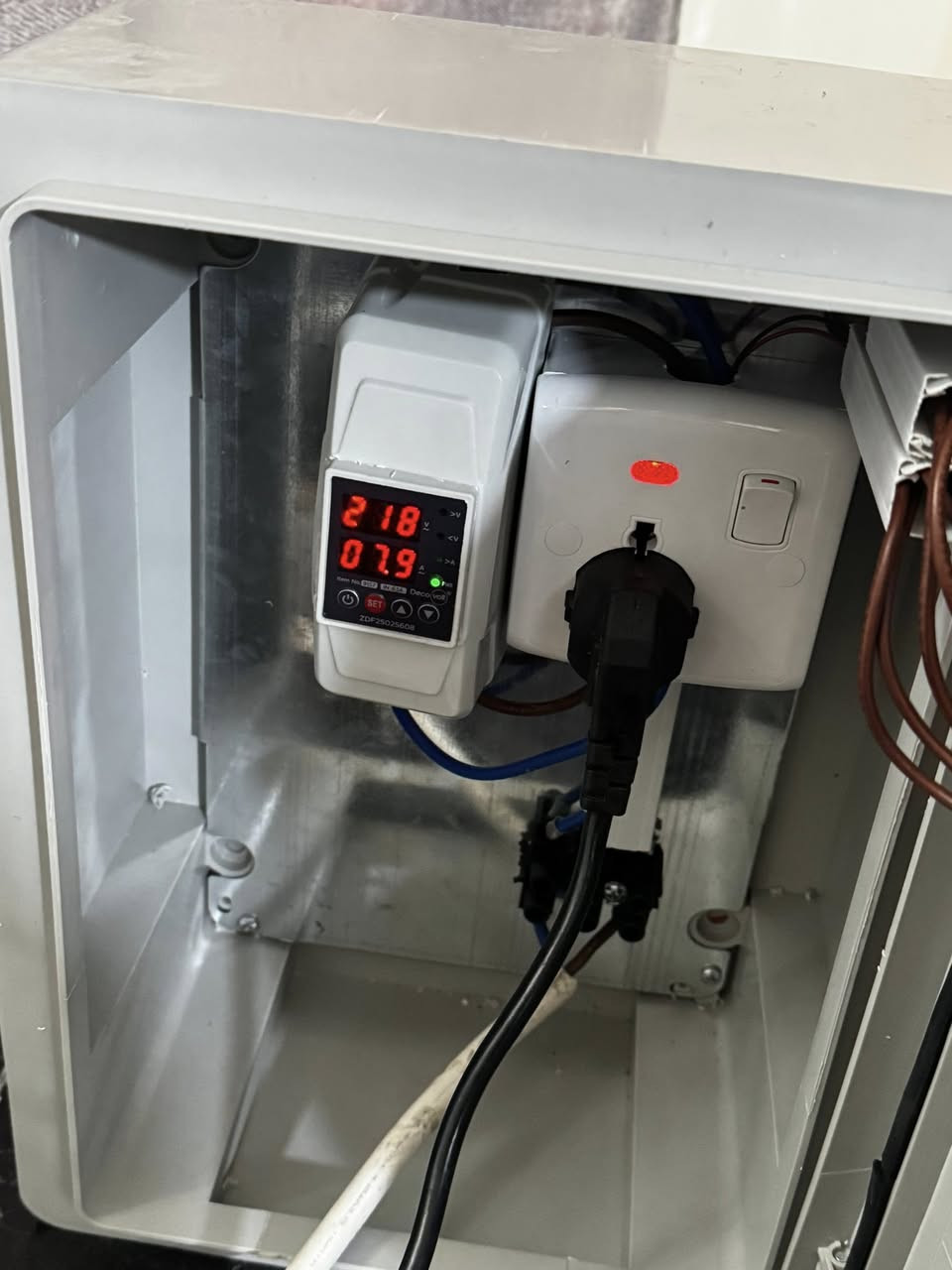 بورد شحن سيارات BYD بقدرة تصل الى 16 امبير
بسعر جدا منافس 
45 الف مع التوصيل 
75 الف مع النصب عدا شيش النحاس وكيبلات التوصيل 

*********** 
‭***********
