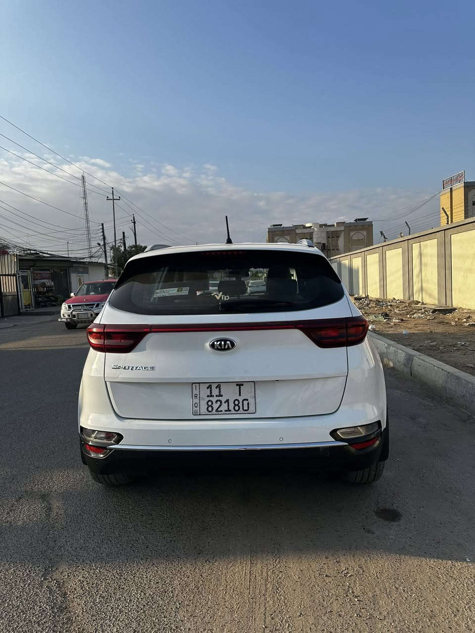 السلام عليكم
للبيع كيا سبورتج خليجي موديل 2019 رقم بغداد الجديد
هزة جديدة  وسنوية  (2030)
مواصفات اعتيادية / محرك 2000 / داخل بيجي / تبريد قطعتين / مري شفط / شاشة اندرويد / حساسات امامي خلفي / ماشية 93 الف
كير ومحرك مكفولات ما مفتوح برغي بيها ملاحظات بسيطة مبينه بالسونار المرفق بالمنشور .
السعر 195وبيها مجال 
للاستفسار الاتصال على الرقم ***********
مكان السيارة بغداد الشعب
