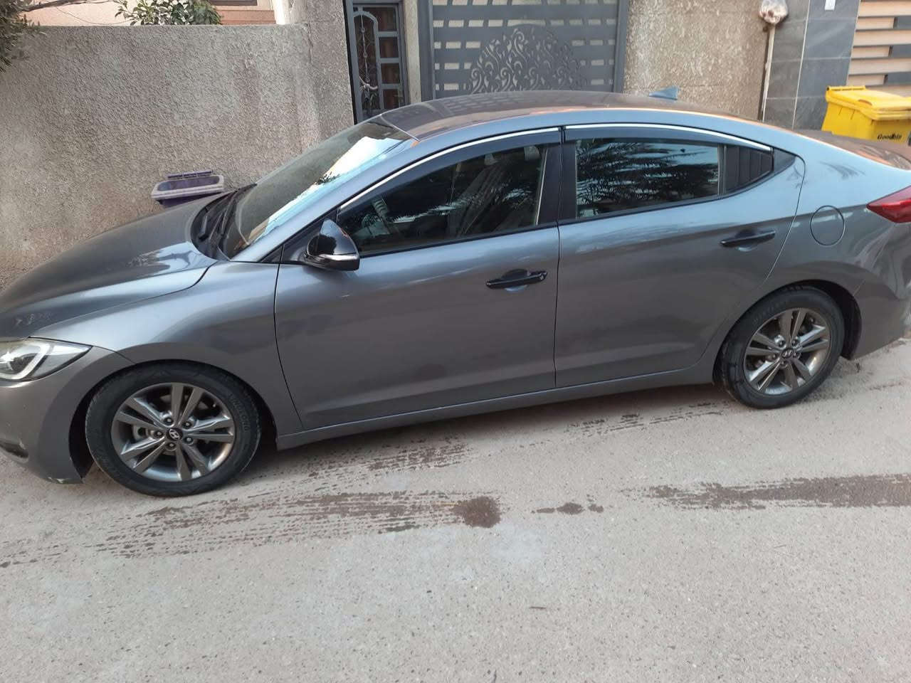 هونداي النترا 
محرك 2000 دوش 
مواصفات 
شاشة جبيره 
مري شفط 
رادار بالمري 
ويل كب 
تخم تاير جديد 
رقم اربيل باسم 
السياره جاهزة بدون اي نقص 
 
حادث السياره جاملغ مبدل ومصبوغ وبيها صفحة عكس السايق كلير من امريكا 

مكان السياره بغداد الدوره 
السعر 120 وبيها مجال 
*********** بغداد, العراق
