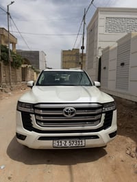 لاندكروز 2025 ماشيه 13 الف GXR وكالة ساز مكفوله كفاله عامه السعر 710  ...