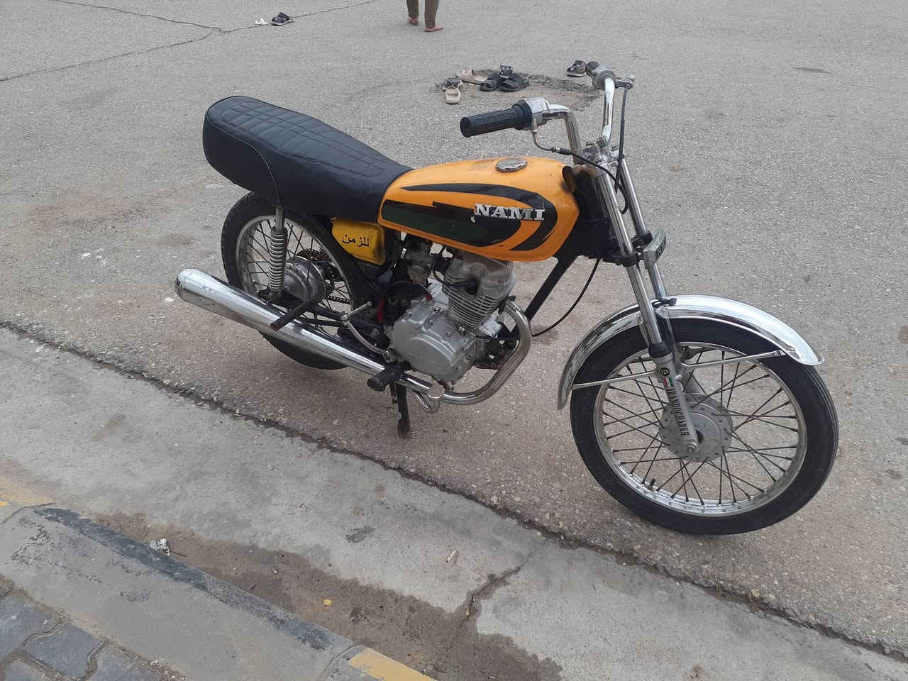 السلام عليكم للبيع دراجه شاص موديل 22 اوراق وسكنر دراجه حلوه وجاهزه سعر ب 375 وبيها مجال للشراي عنوان واسط قضاء الحي الاتصال على الرقم***********
