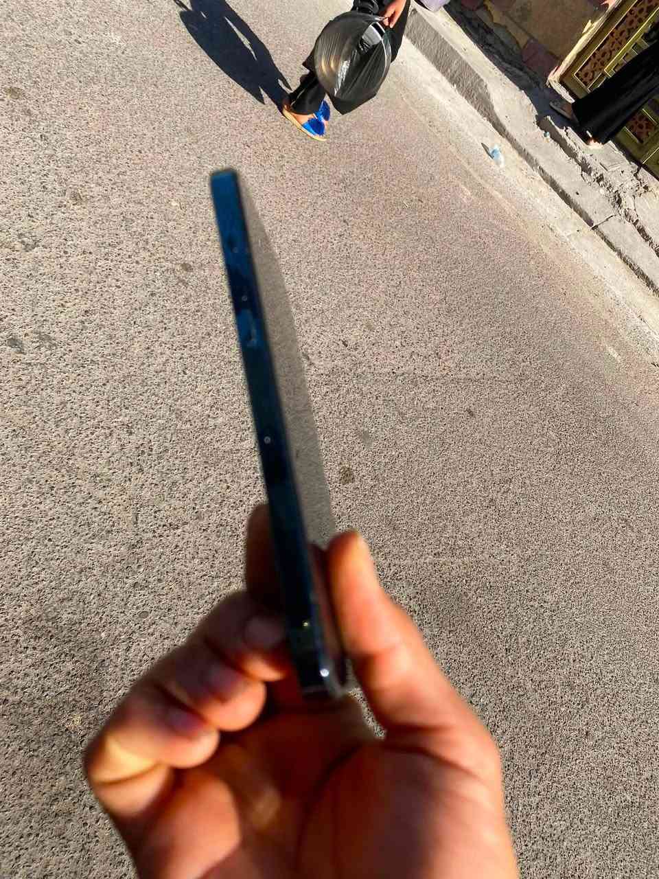 السلام عليكم 
ايفون ١٢ برو ماكس شرق اوسط 
دبل شريحه مبدل شاشه وبطاريه 
التلفون نضافته ٩٠٪؜ ذاكرته ١٢٨  
السعر ٤٠٠ ألف وبي مجال بسيط 
المكان بغداد 
الرقم : ***********
