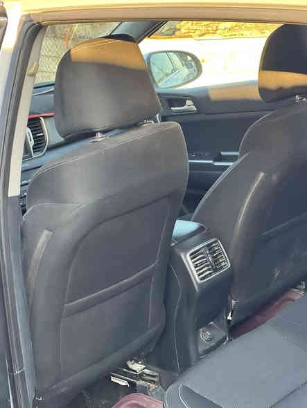 سلام عليكم كية سبورتج موديل 2018 وارد امريكي حادثة باب الصدر والباب الخلفي واحد امبدل  محرك 2400  رقم الماني مثنى مشروع وطني تحويل ثاني يوم مكاني بغداد حسينه المعامل رقم الهاتف *********** السعر 160وبيه مجال
