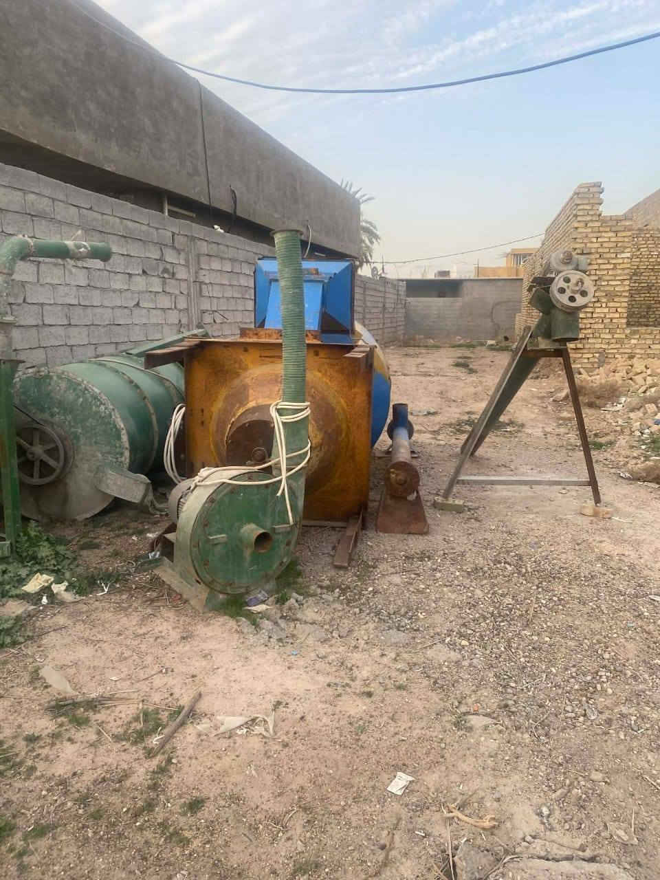 السلام عليكم مجرشه العدد 2 الحجم وحده طنين وثانيه طن ونص مثل ماواضح بصوره المجارش شغاله اي ستفسار راسنه واتساب لو خاص ***********
