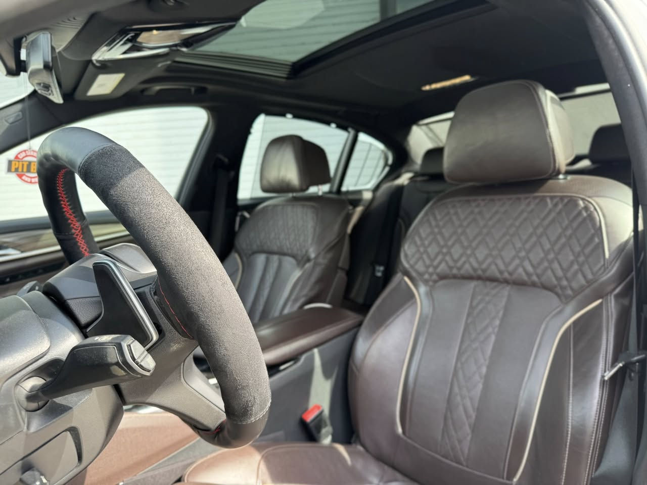 السلام عليكم .. 
 540i BMW
موديل2022 

M package

ماشيه 40 ميل
 الضرر الجاملغ الخلفي تهريب مخدرات+رش جزء من الباب الي بجانب الجاملغ نفسه(بدون ايرباك)
مواصفات فول داخل 700
مساج وتدفئه وتبريد المقاعد
بردات 5
رادار دعاميه وجانبي وتحديد مسار
اوتو بارك فول حساسات امامي خلفي
داتا شو ..
للاستفسار ***********
مكان السياره بغداد
