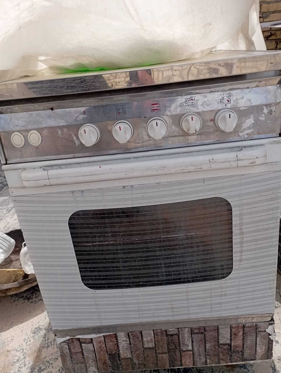 ثلاجة + طباخ للبيع شغالات وع الفحص
السعر 150 ألف قفل ***********
