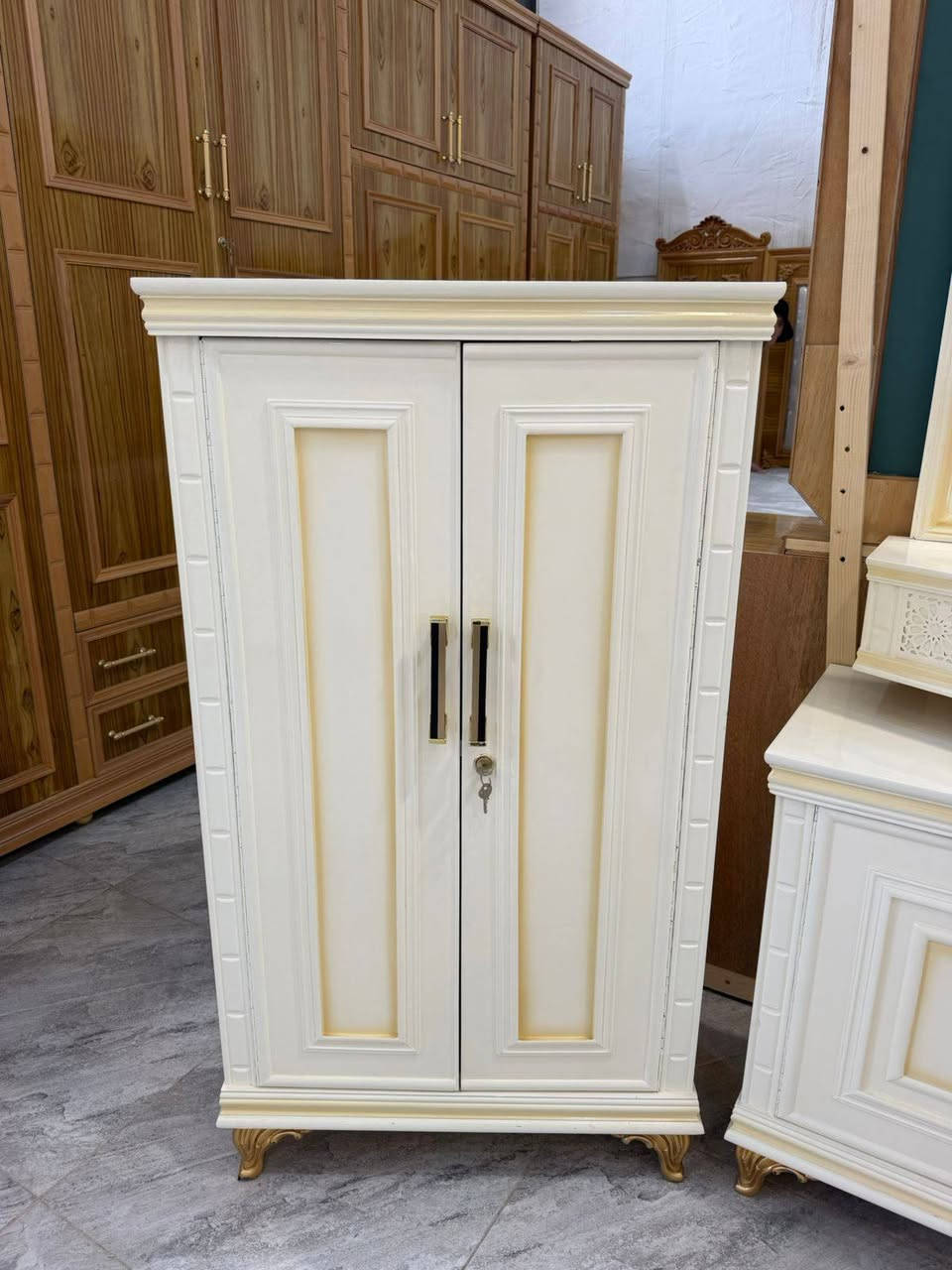 #7ببسم لله الرحمن الرحيم
معرض محلات الملك لله 🧿#الشكل_الجديد🔥❤️ #🇹🇷🇮🇶🦅 فصلات حديثه وجديد مديل الغرفه 2026
غرفه نوم صاج جديده(6 ) ابواب  موصفات الغرفه كلا نقش زان🇪🇬 مصري  زان شغل عراقي ولفصال تركي  🇪🇬 شرط كلا خمسه ملم وداخل اربع ملم  صبغ الغرفه حراري صبغ درجه اولى اوفيت مطعم ذهبي  شغل 🇮🇶عراقي مال موصل🎉 
بيع وشراء الجديد والمستعمل معرض محلات الملك لله
  موجود🌷🎁 جديد ومستعمل 
#داخل_مدينة_الموصل🌹  🌹يفتح المعرض من الساعه 9 صباحن إلى 8 مساء 
فايبر_واتس)  ***********👉🎁
#معرض_ محلات الملك لله(متابعة واعجاب بالصفحة الرسمية للمعرض) (موصل حي البكر شارع القادسية الاولى قرب جامع علي بن ابي طالب مجاور ملعب الأمواج وبانزيخانة البكر
محلات الملك لله) استفسار اله هاذا الرقم***********🌷***********
