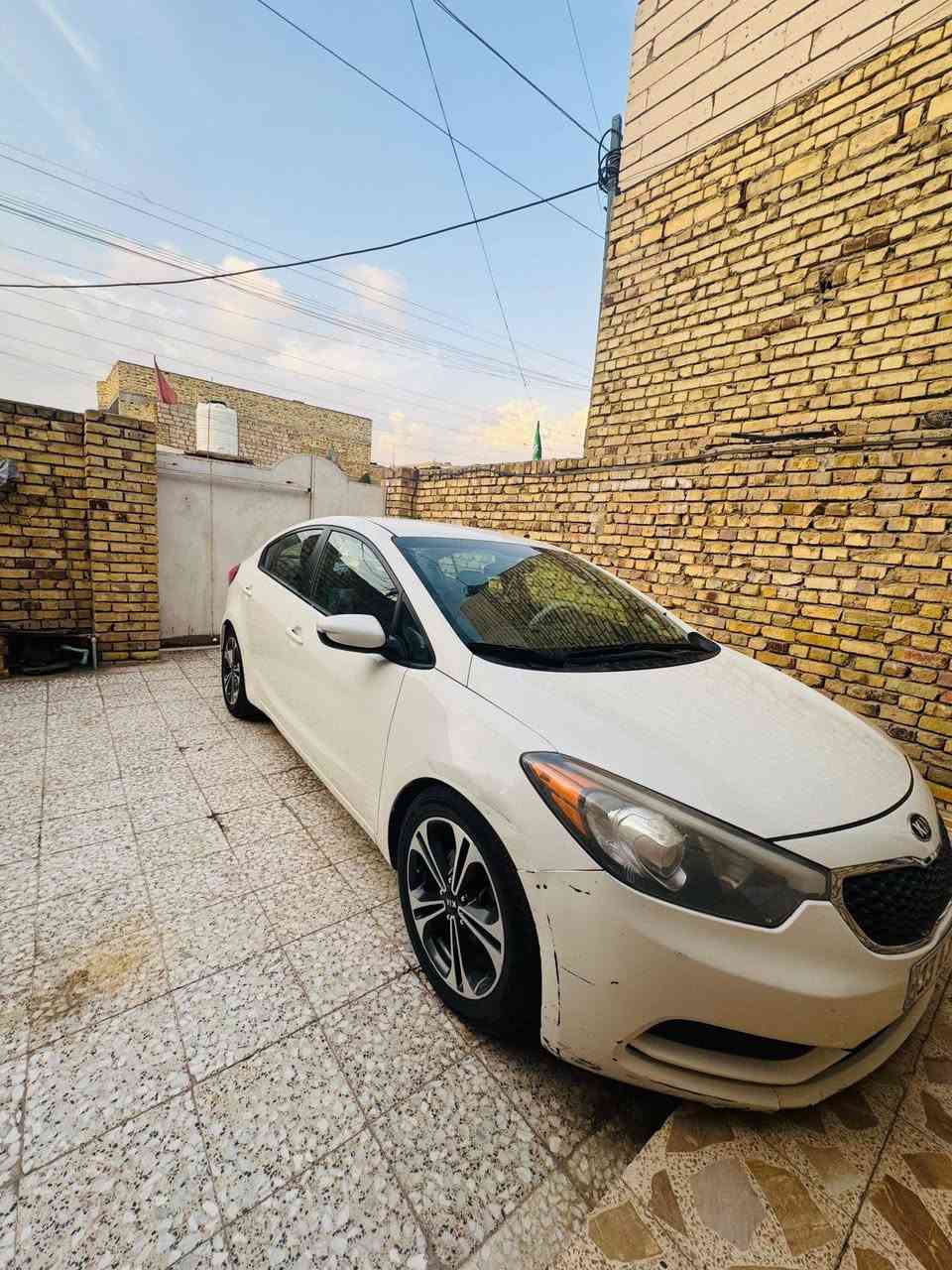 السلام عليكم كيه فورتي ٢٠١٦ سياره نضيفه معنه الكلمه وارد امريكي ليبل واحد بدون تبديل سياره مكينه جديده حداديه فول تخم تاير جديد  رقم جديد مصفره الشراي يتصل او خاص  ***********
