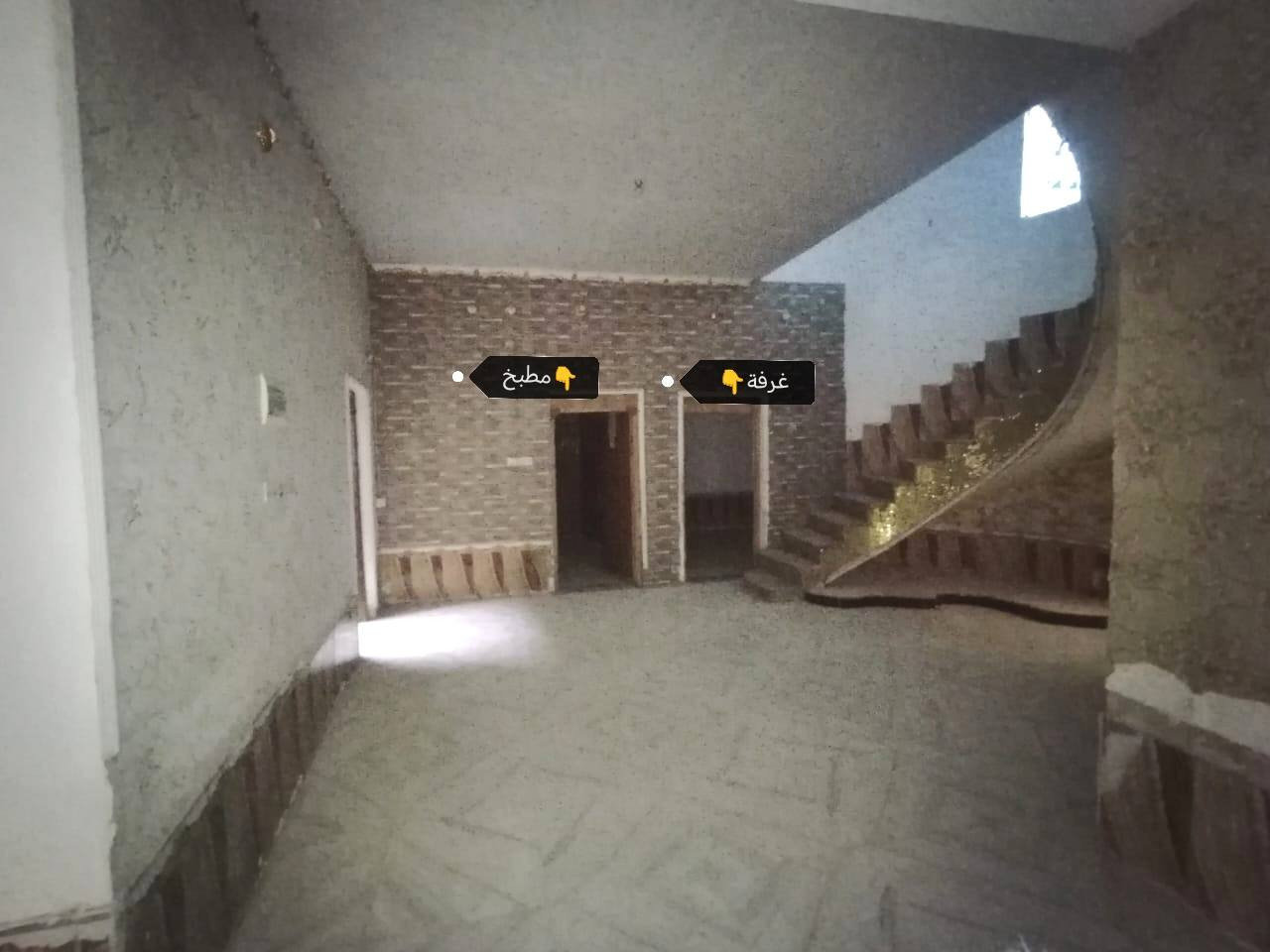 بيت في حي التضحية شارع العلوة القديمة قريب جداً للسريع
مساحة ٢٠٠م طابقين
الطابق الاول يشمل
استقبال - صاله - غرفة - مطبخ - حمام داخلي وخارجي
الطابق الثاني: هيكل فقط

للتَاصل والاستفسار اكثر على الرقم:***********
