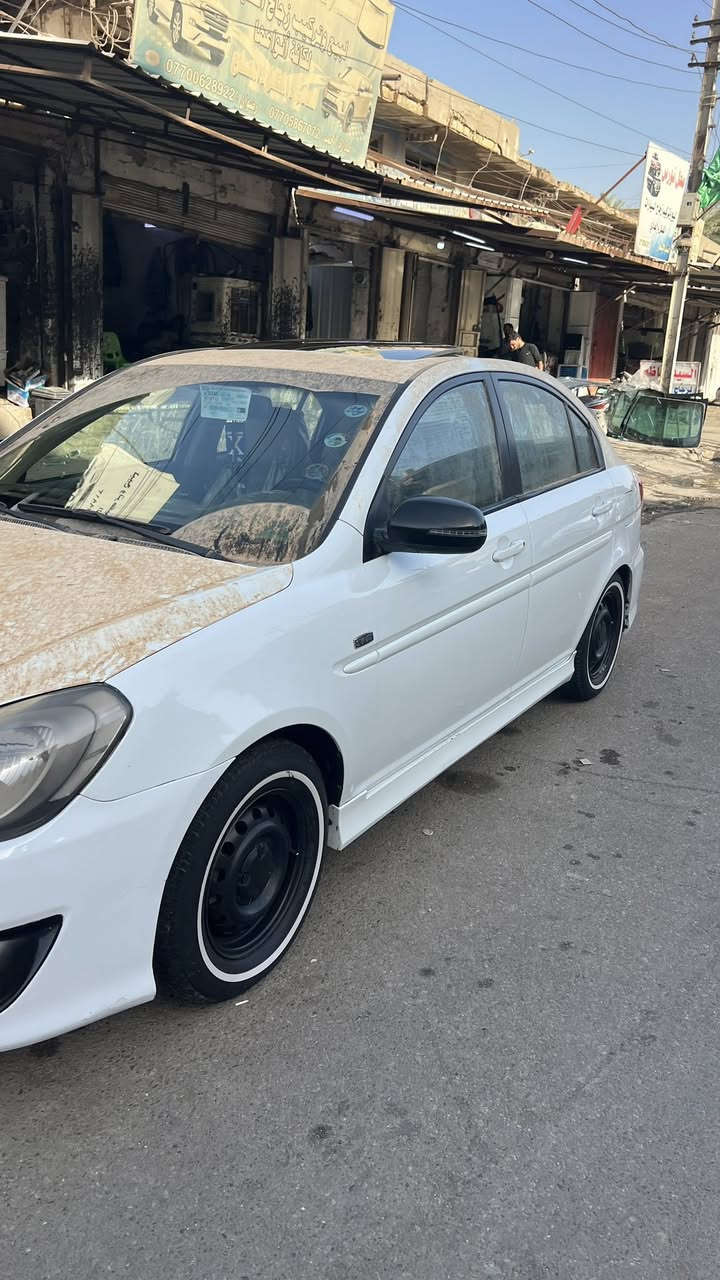سلام عليكم اكسنت 2011 الشكل الرياضي بيه 3 اماكن بارد بسيطات وبيه سونار والباب الخلفي ربعه مصبوغ والباقي كفاله كير ومحرك وصدر كفاله السياره جديده مامتعوبه السعر 100 وبيه مجال للاستفسار *********** بغداد
