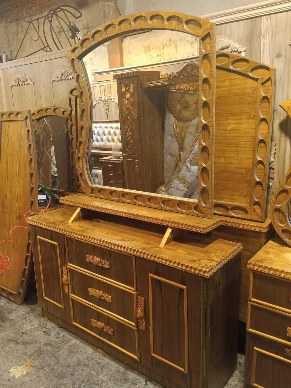 غرفة خمس ابواب ملحق فصال تركي شغل عراقي صاج خمسه ملم دوشمة حسب الطلب
السعر 900
آلَفُخِآمًةّ لَلَآثًآثً آلَرَآقَيّ
              للطلب و الاستفسار /***********
                        /***********
الموصل القادسية  بعد خروج من محطة ايلاف
