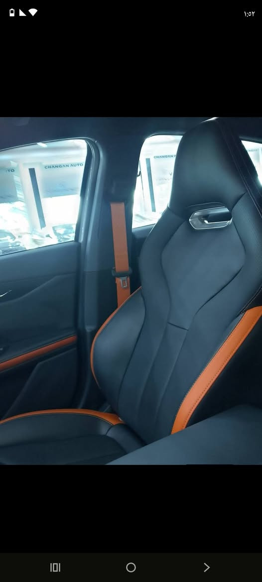 مواصفات شانجان اليوفي (Changan UNI-V) 2025 ، لكن بشكل عام تتميز بتصميم رياضي فاستباك، وشاشات داخلية متطورة، ومقاعد جلدية،  أو محرك 2.0 لتر توربو بقوة أعلى (لفئة Sport)، مع ناقل حركة DCT 7 سرعات للفئة الأولى و 8 سرعات للفئة الثانية، بالإضافة لتقنيات أمان مثل كاميرا 360 درجة وسقف بانورامي وتجهيزات عصرية. 
المحرك والأداء:
فئة Elite: محرك 1.5 لتر توربو، 177 حصان، 300 نيوتن متر عزم دوران، ناقل حركة DCT 7 سرعات.
فئة Sport: محرك 2.0 لتر توربو، قوة أعلى (حوالي 229 حصان)، ناقل حركة أوتوماتيكي 8 سرعات، وعزم دوران أعلى (حوالي 390 نيوتن متر). 
التصميم الداخلي والخارجي:
تصميم رياضي فاستباك (Fastback) عصري.
سقف بانورامي.
مسكات أبواب مخفية.
مقاعد جلدية (Faux Leather) مع تبريد للمقاعد الأمامية.
تعديل كهربائي لمقعد السائق (6 اتجاهات) والراكب (4 اتجاهات).
نظام صوتي مع 6 سماعات (أو أكثر حسب الفئة) وشاحن لاسلكي.
بوصلة القبلة ونظام واي فاي. 
التقنيات والترفيه:
شاشة وسائط كبيرة (مثلاً 12.3 بوصة مع آبل كاربلاي) وشاشة عدادات رقمية (مثلاً 10 بوصة).
نظام تكييف أوتوماتيكي مع فتحات خلفية.
كاميرا تسجيل بزاوية 360 درجة.
نظام أوامر صوتية (بدون اتصال بالإنترنت). 
الأمان والسلامة:
ست وسائد هوائية و70% من هيكل السيارة من الفولاذ عالي القوة.
أنظمة مساعدة القيادة المتقدمة (مثل L2 في بعض الفئات).
فرامل مانعة للانغلاق ونظام مراقبة ضغط الإطارات. 
للاستفسار اتصال ع رقم مستشارة المبيعات 
*********** 📱☎️
