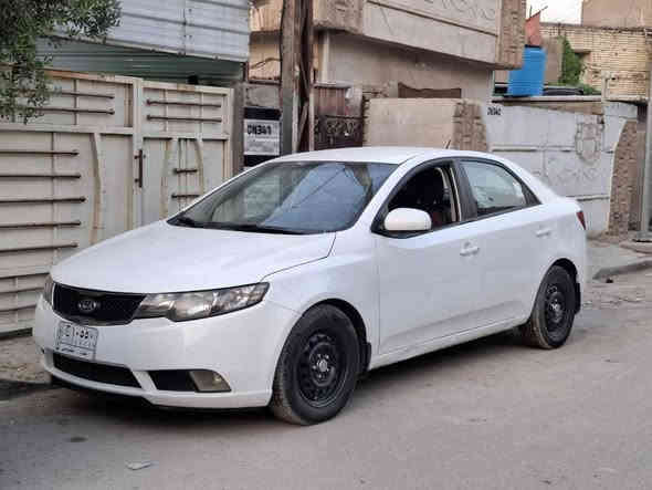 السلام عليكم للبيع كيا سيراتو موديل ٢٠١١ وارد خليجي مكينه ١٦٠٠ دوش كفاله تخم تاير جديد صدر امامي خلفي جديد تبريد ثلج تدفئه شغاله كاميرا داخل لونين سياره جاهزه بدون اي نقص بيها صبغ ٥ قطع بدون اي دواخل السعر ٨٨ 
مكاني الدوره ابو دشير 
رقم الهاتف *********** بغداد
