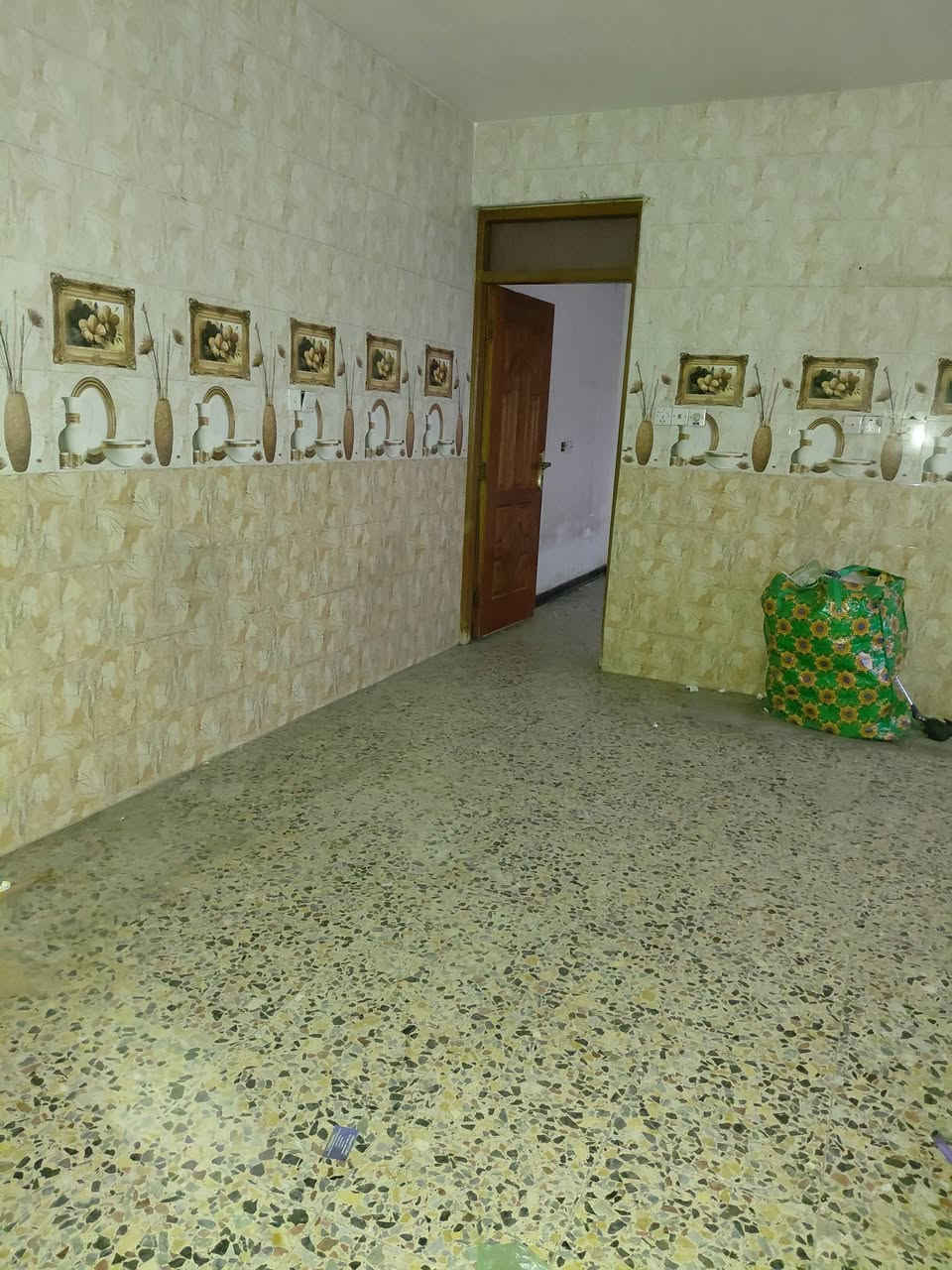 الإيجار شقه الشعب حي تجار 
م١٠٠ 
٢نوم وصاله ومطبخ 
الاستفسار إتصال مكتب العهد العقار 
***********
***********
